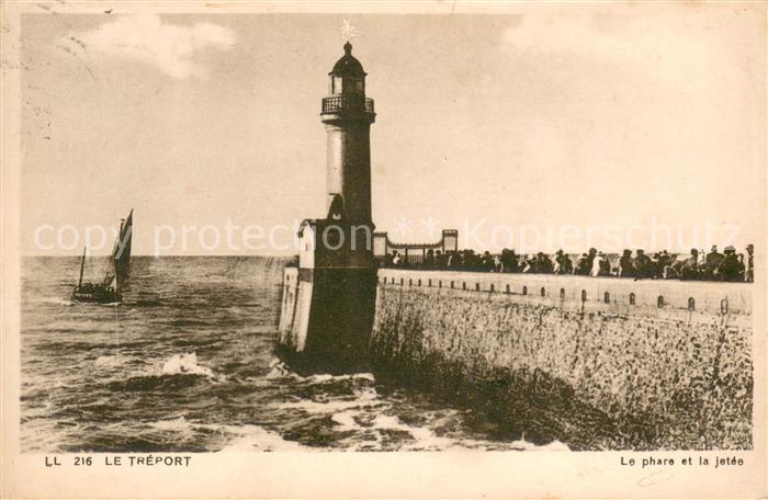 Le Treport Le phare et la jetee