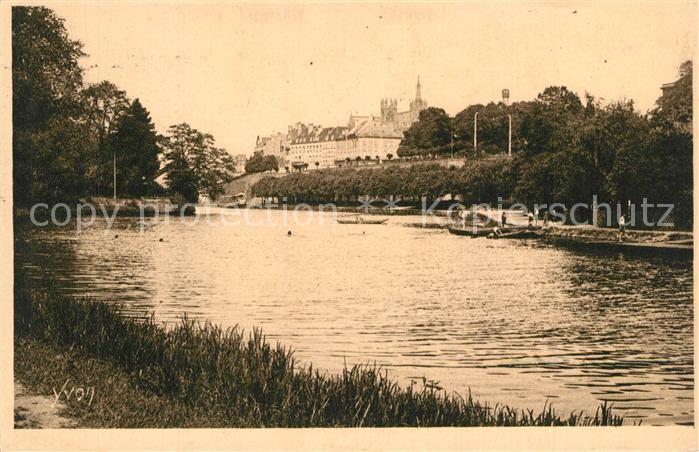 Metz 57 Moselle La Moselle dans le fond la Cathedrale