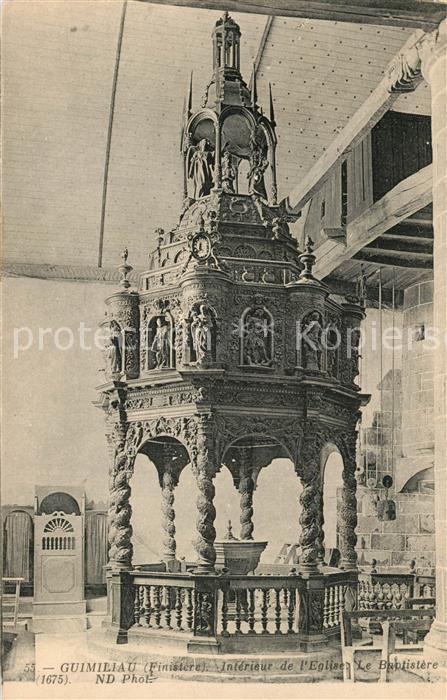 Guimiliau Intérieur de l'Eglise Le Baptistère