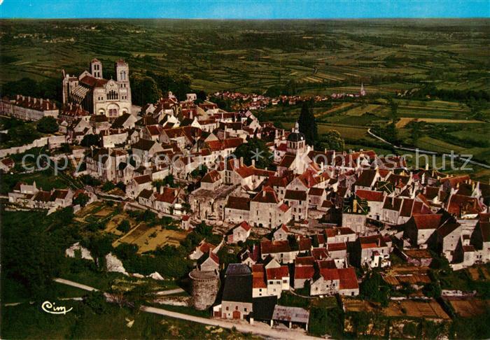 Vezelay Cité médiévale et historique Basilique de la Madeleine vue aérienne