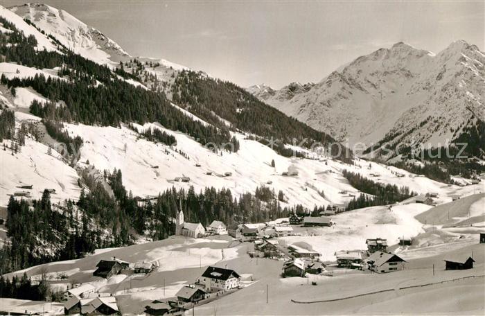 Hirschegg Kleinwalsertal Vorarlberg Winterpanorama mit Hammerspitze Elferkopf un
