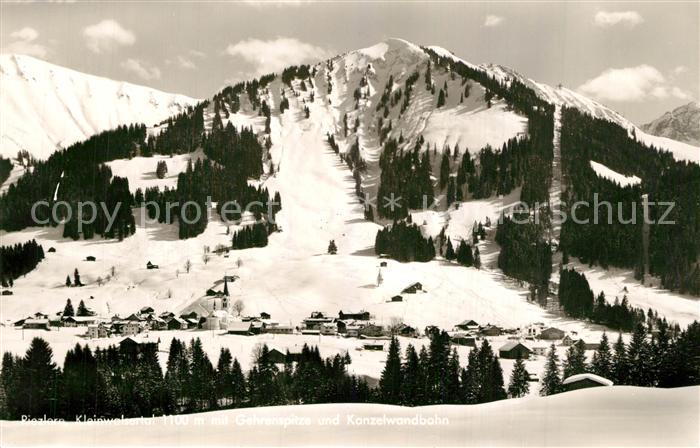 Riezlern Kleinwalsertal Vorarlberg Winterpanorama mit Gehrenspitze und Kanzelwan