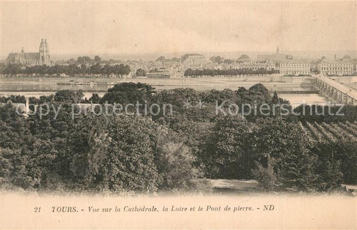 Tours Indre-et-Loire Vue sur la Cathedrale la Loire et le Pont de pierre