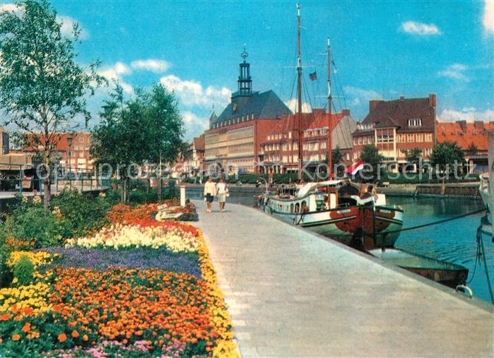Emden Ostfriesland Blick zum Rathaus