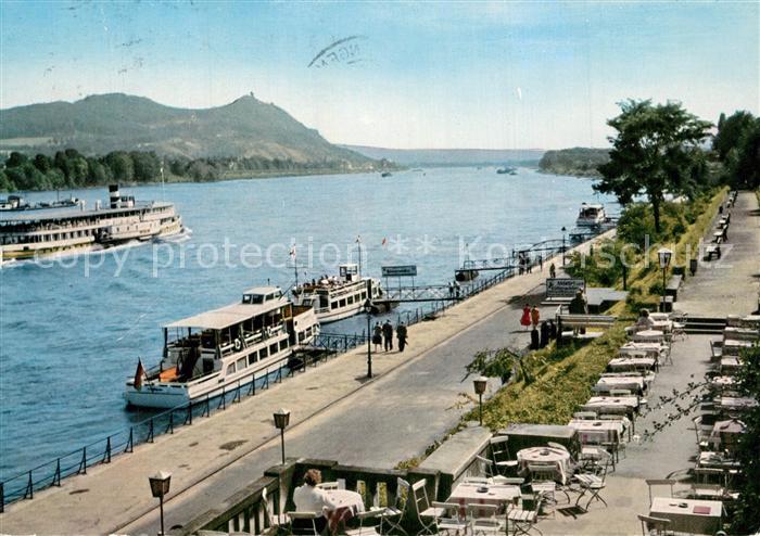 Bonn Rhein Rheinpromenade mit Siebengebirge Ausflugsschiffe