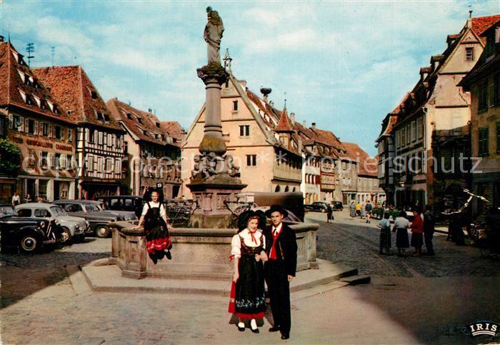 Obernai Bas Rhin Place du Marché Costumes Fontaine