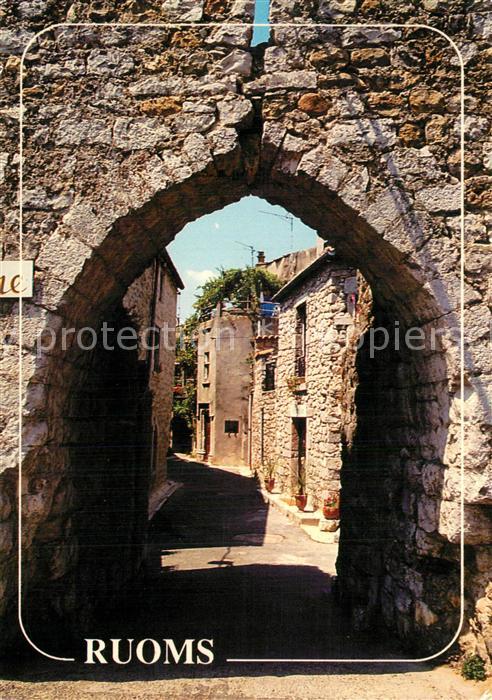 Ruoms Porte dans les anciens remparts