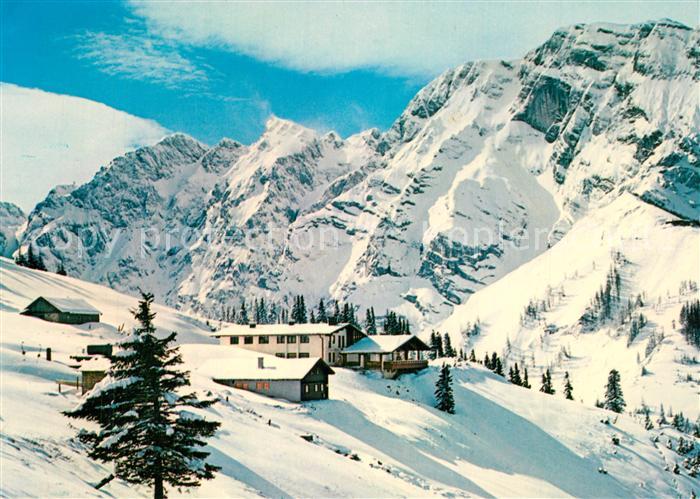 Berchtesgaden Berggaststaette Oberahornkaser mit Hohem Goell Winterlandschaft Be