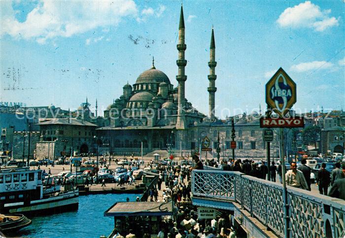Istanbul Constantinopel Galata Bruecke und Neue Moschee