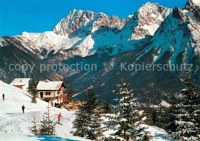 Mittenwald Bayern Wintersportplatz am Kranzberg Kranzberghaus gegen Karwendelgeb