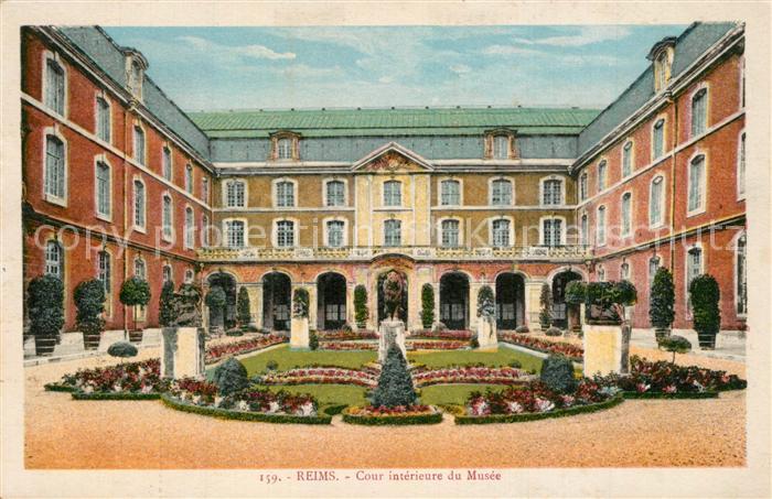 Reims Champagne Ardenne Cour intérieure du Musee