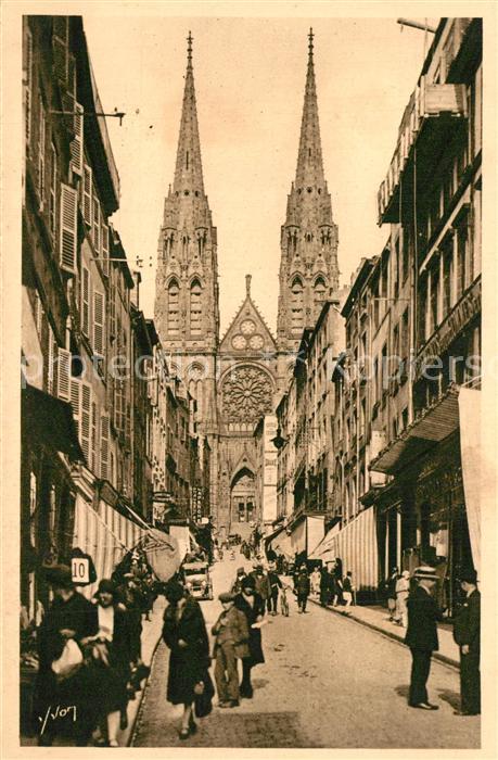 Clermont-Ferrand La Cathedrale vue de la Rue des Gras