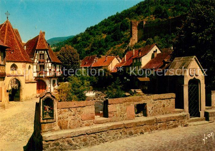 Kaysersberg Haut Rhin Pont fortifié et les maisons anciennes au bord de la Weiss