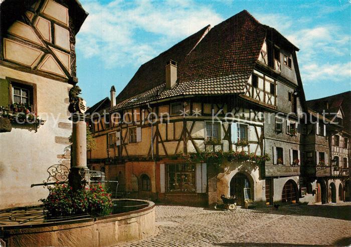 Riquewihr Haut Rhin Fontaine de la Sinne vieille ville Altstadt Fachwerkhaus Bru