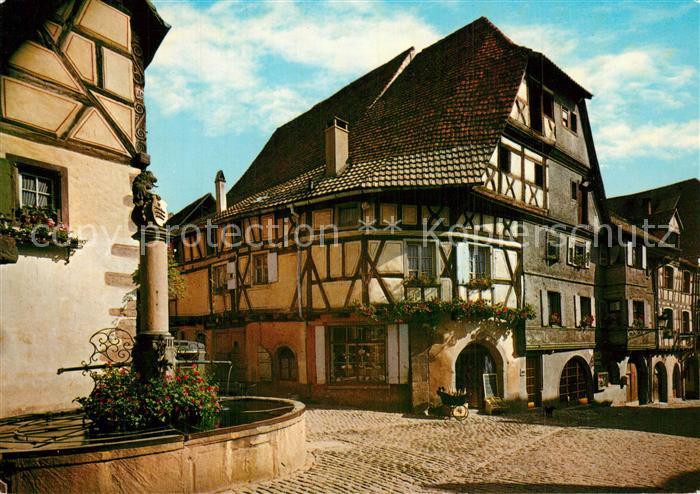 Riquewihr Haut Rhin Fontaine de la Sinne vieille ville Brunnen Altstadt