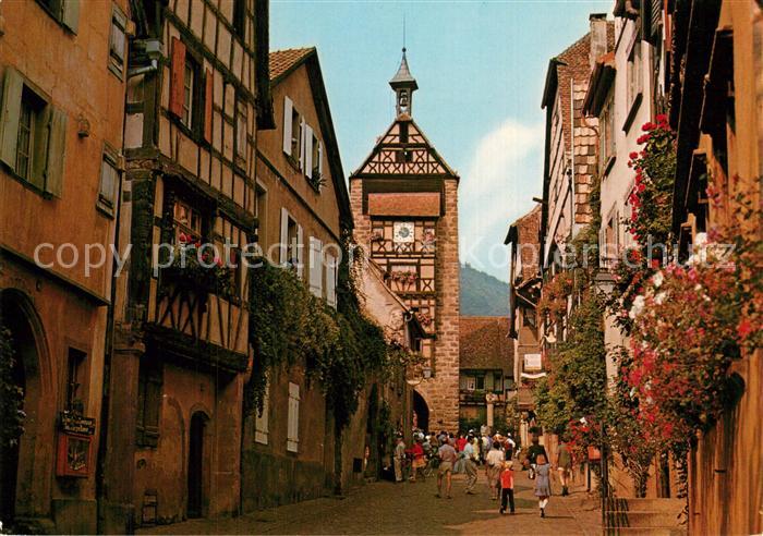 Riquewihr Haut Rhin Grande Rue fleurie au fond le Dolder XIIIe siècle