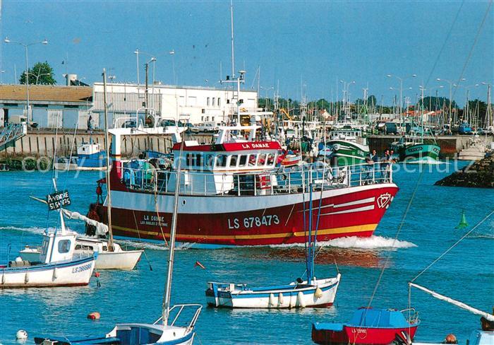 Saint-Gilles-Croix-de-Vie Vendee Depart d’un chalutier
