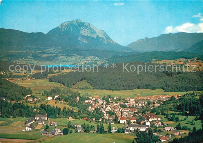 Hermagor Kaernten mit Presseggersee und Dobratsch