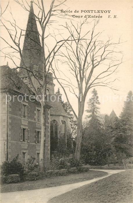 Pontlevoy Ecole Cour d Entree