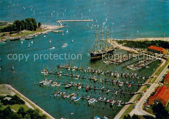 Travemuende Ostseebad Fliegeraufnahme Hafen