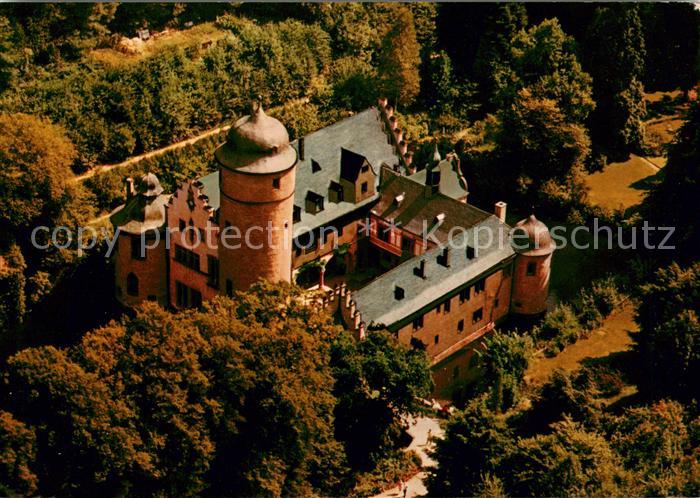 Mespelbrunn Fliegeraufnahme mit Schloss Turm Schlossgebaeude