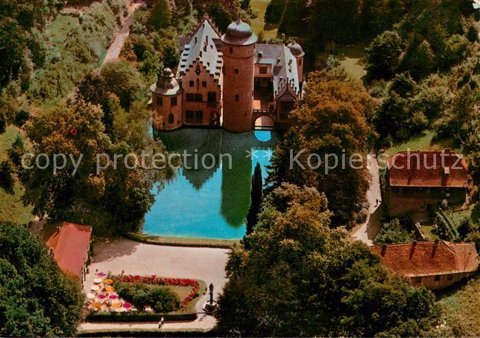 Mespelbrunn Fliegeraufnahme mit Schloss Turm Schlossgebaeude
