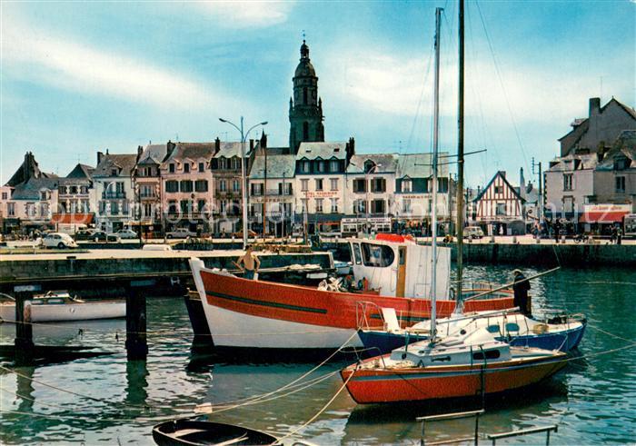 Croisic Le Le Port Les Vieilles Maisons et l'Eglis