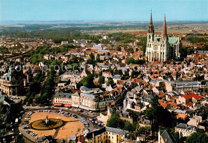 Chartres 28 La place des Epars et la cathedrale Vue aerienne