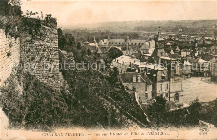 Chateau-Thierry Vue sur l Hôtel de Ville et l'Hôtel Dieu