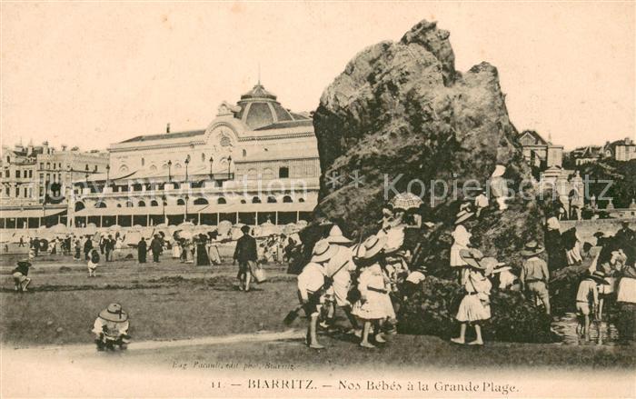 Biarritz Pyrenees Atlantiques Nos bébés a la grande plage