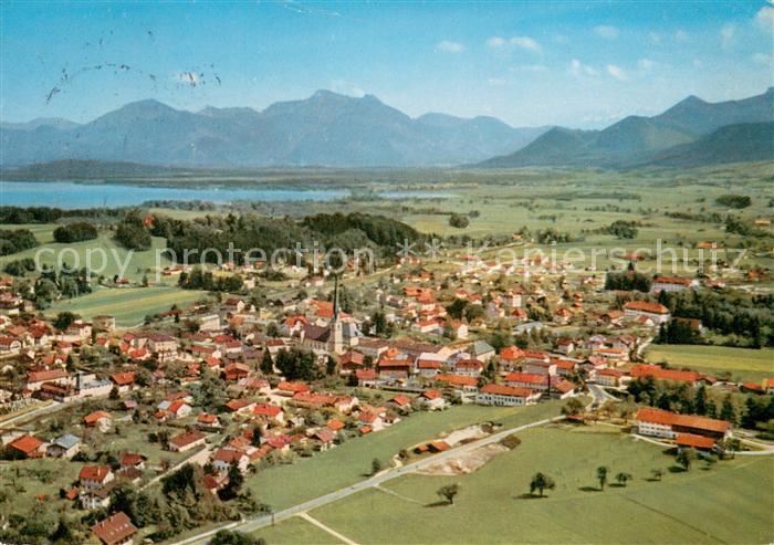 Prien Chiemsee mit Hochfelln und Hochgern Chiemgauer Alpen Fliegeraufnahme