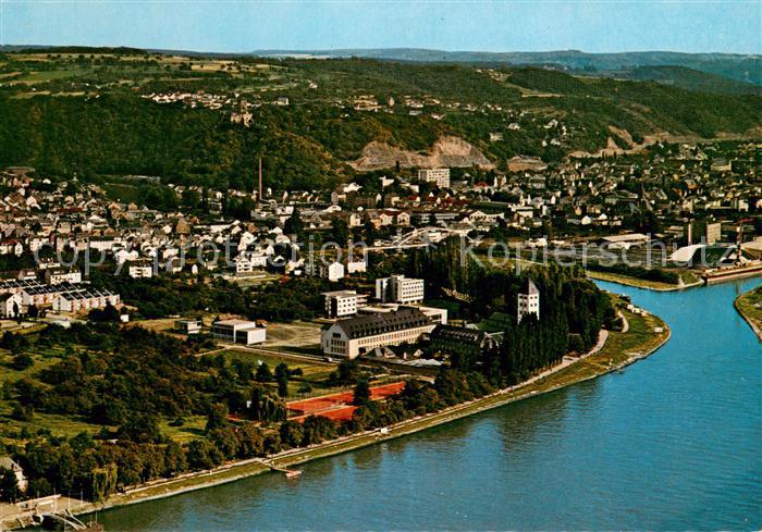 Lahnstein Lahnmuendung mit Burg Lahneck Fliegeraufnahme