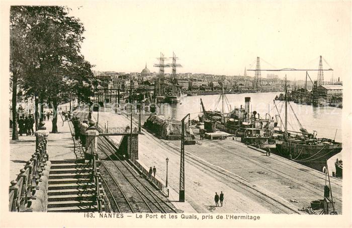 Nantes Loire Atlantique Le port et les quais vue prise de l Hermitage