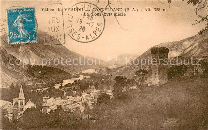 Castellane Panorama et la tour XVIe siècle