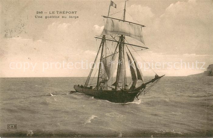Le Treport Une goelette au large Voilier