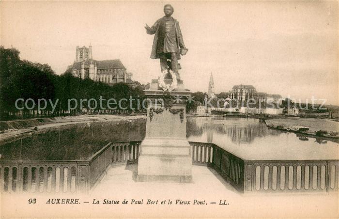 Auxerre La Statue de Paul Bert et le Vieux Pont