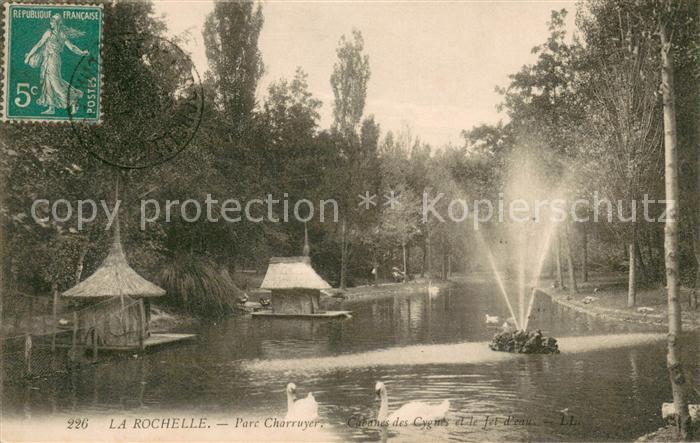 La Rochelle Charente-Maritime Parc Charruyer Cabanes des Cygnes et le Jet d eau
