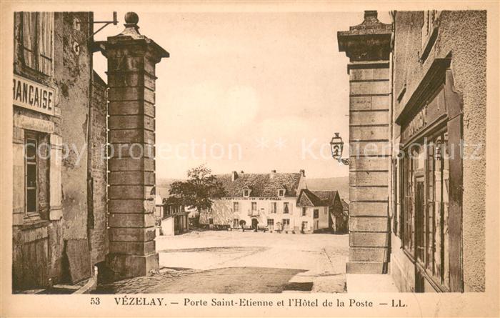 Vezelay Porte Saint Etienne et l’Hotel de la Poste