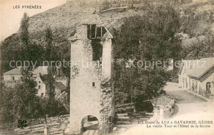 Gedre Route de Luz a Gavarnie La vieille Tour et l’Hotel de la Grotte