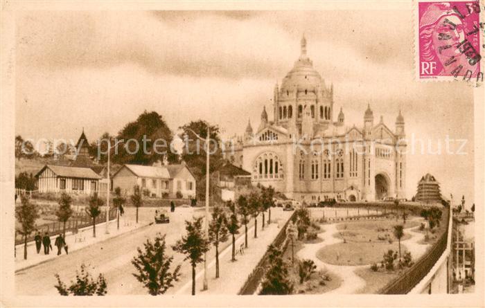 Lisieux Avenue de la Basilique et la Basilique