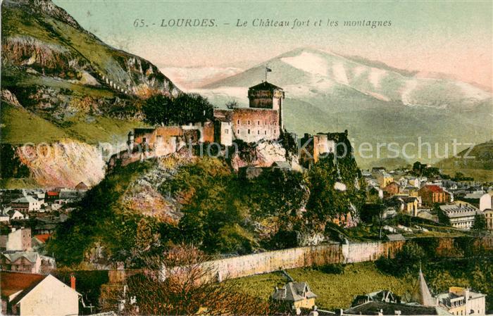 Lourdes Hautes Pyrenees Le Chateau fort et les montagnes