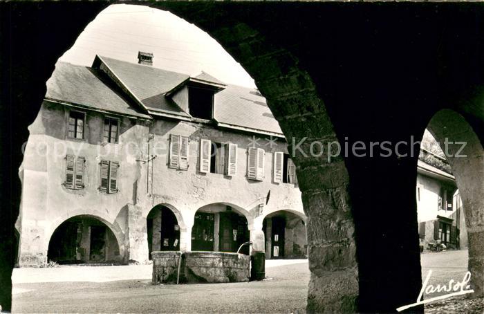 Alby-sur-Cheran La Place et les Vieilles Arcades