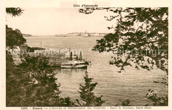 Dinard 35 Arrivee et Debarcadere des Vedettes Dans le lointain Saint Malo
