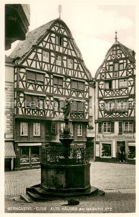 Bernkastel-Kues Alte Haeuser am Marktplatz