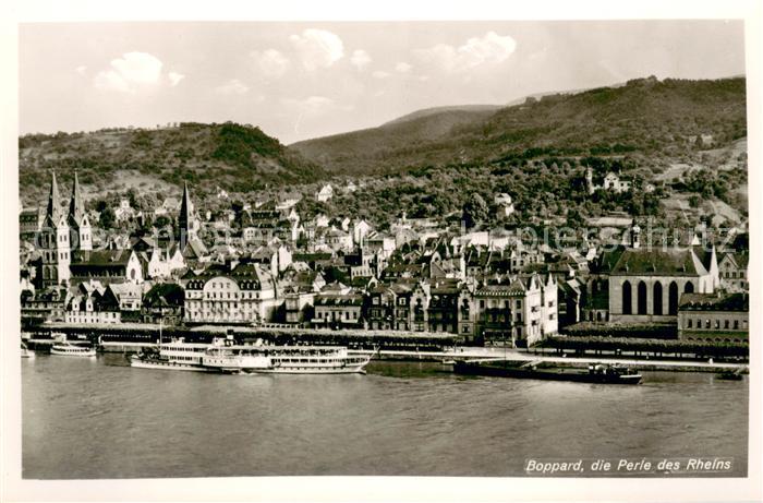 Boppard Rhein Blick ueber den Rhein zur Stadt