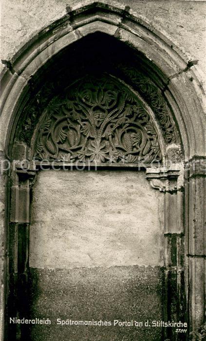 Niederalteich Donau Spaetromanisches Portal an der Stiftskirche