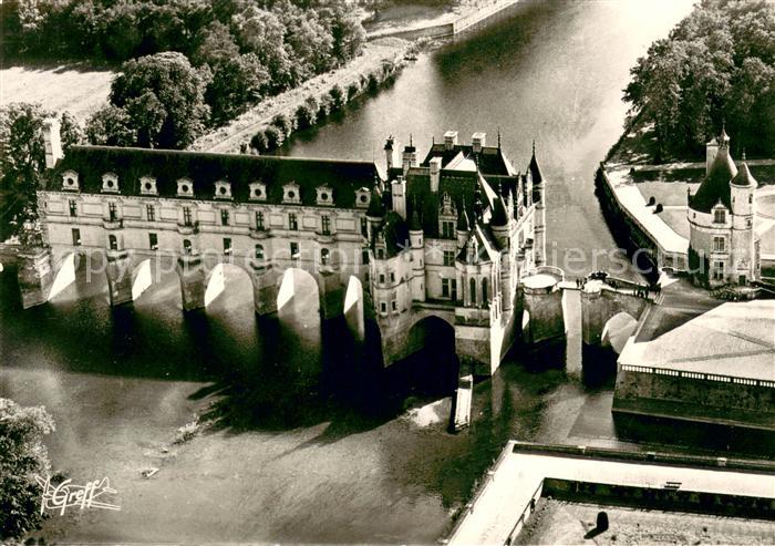 Chenonceaux Indre et Loire Vue aerienne Le Chateau sur le Cher la Tour des Marqu