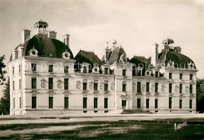 Cheverny La facade principale du chateau