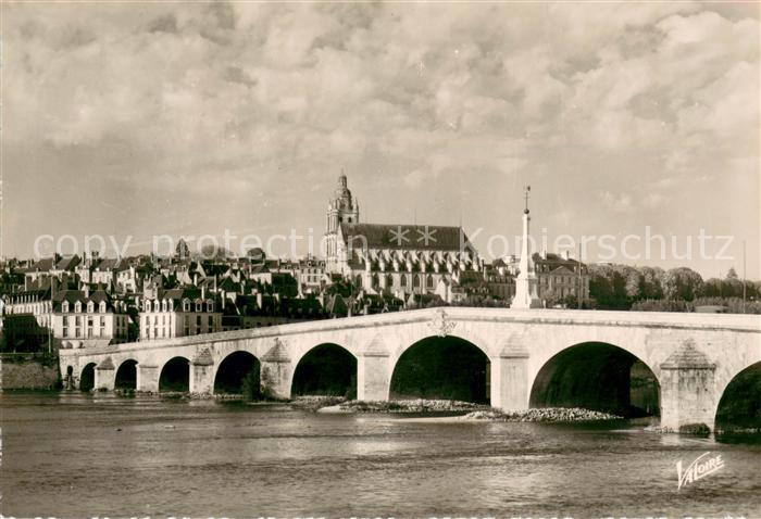 Blois 41 Le pont sur la Loire et le cathedrale Saint Louis