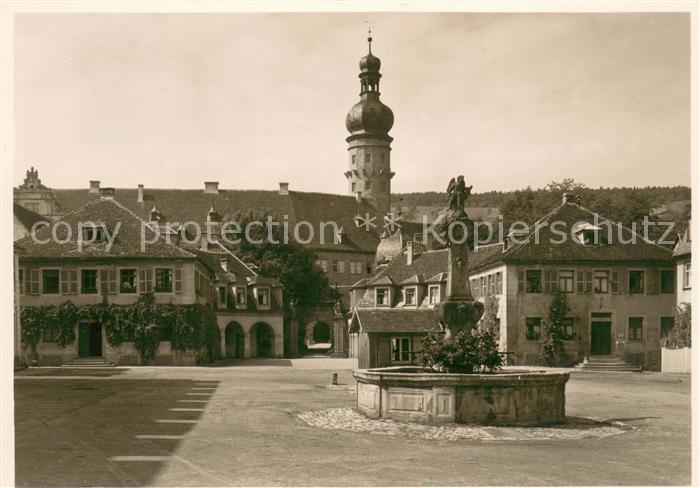 Weikersheim Schlossplatz mit Brunnen